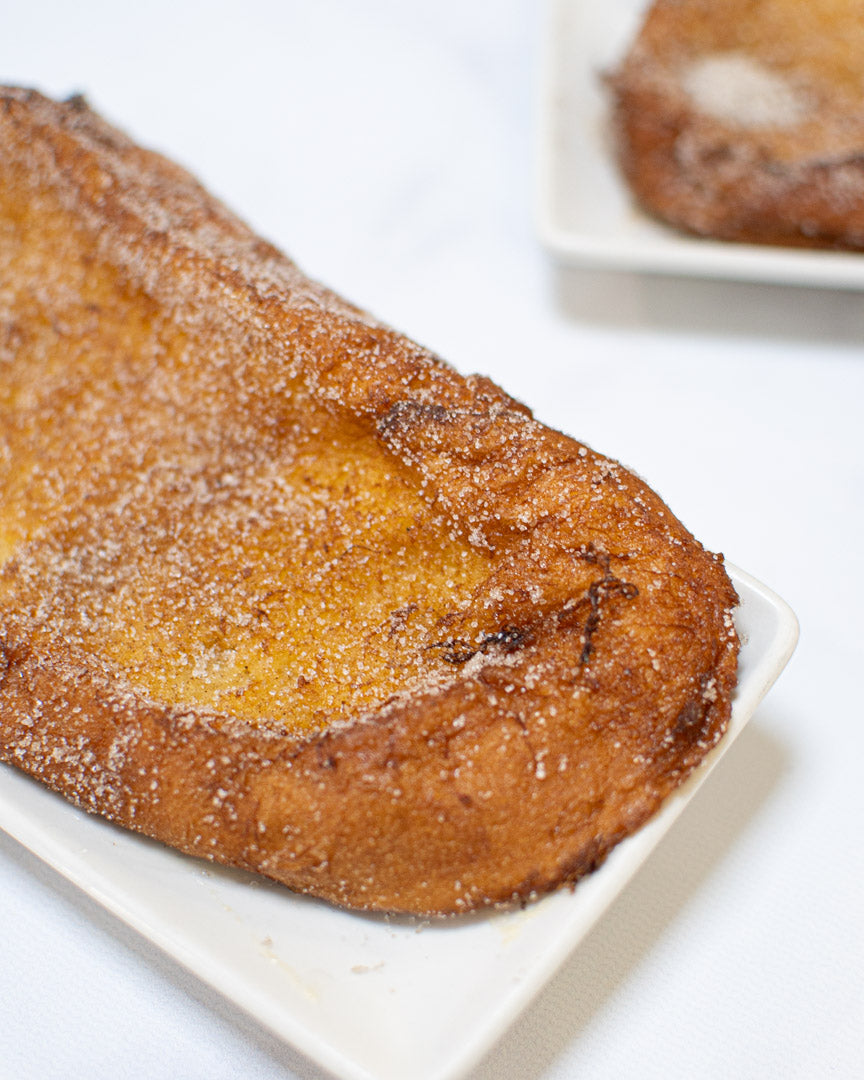 Torrija de leche con azúcar y canela