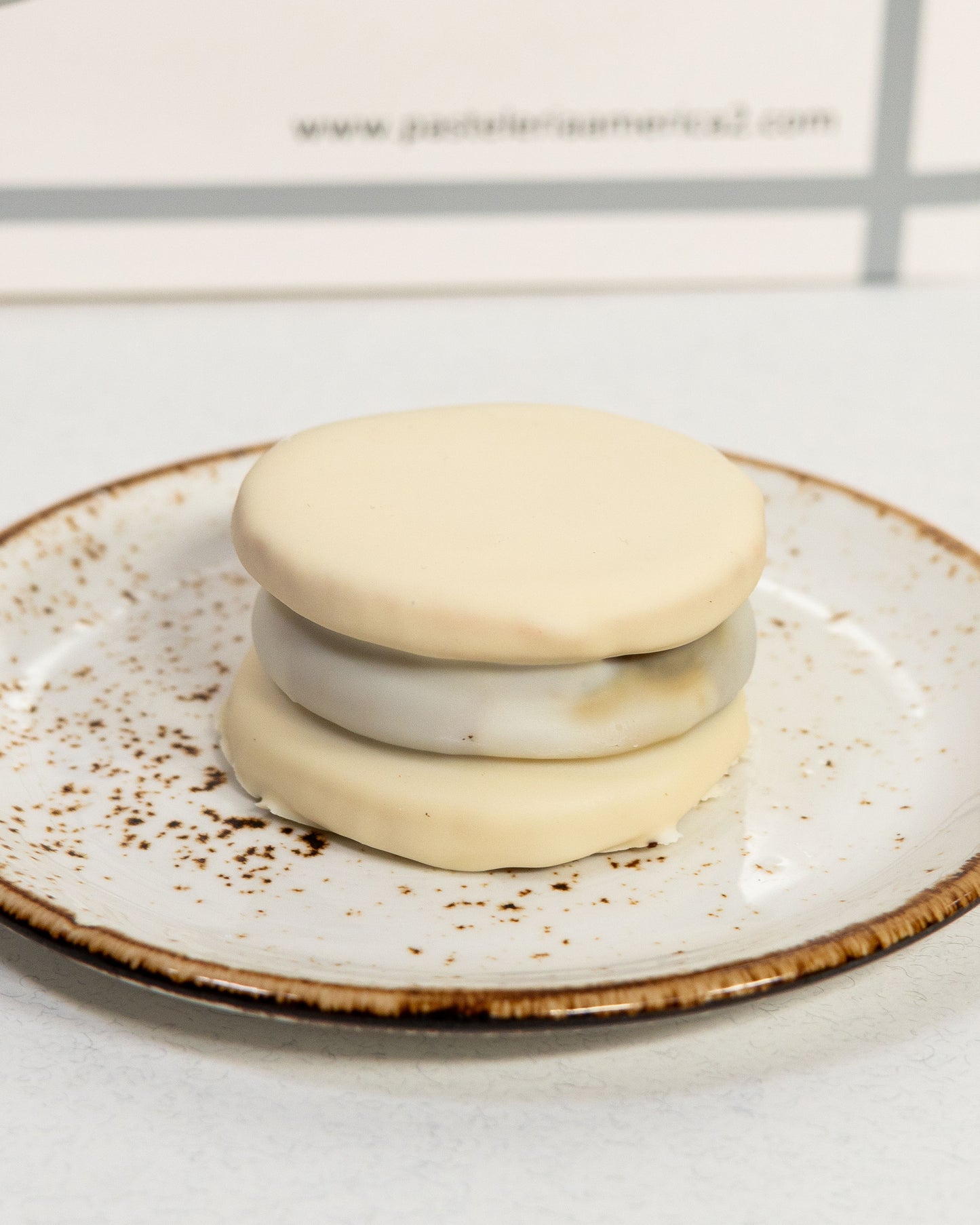 Alfajor de dulce de leche y chocolate blanco (individual)