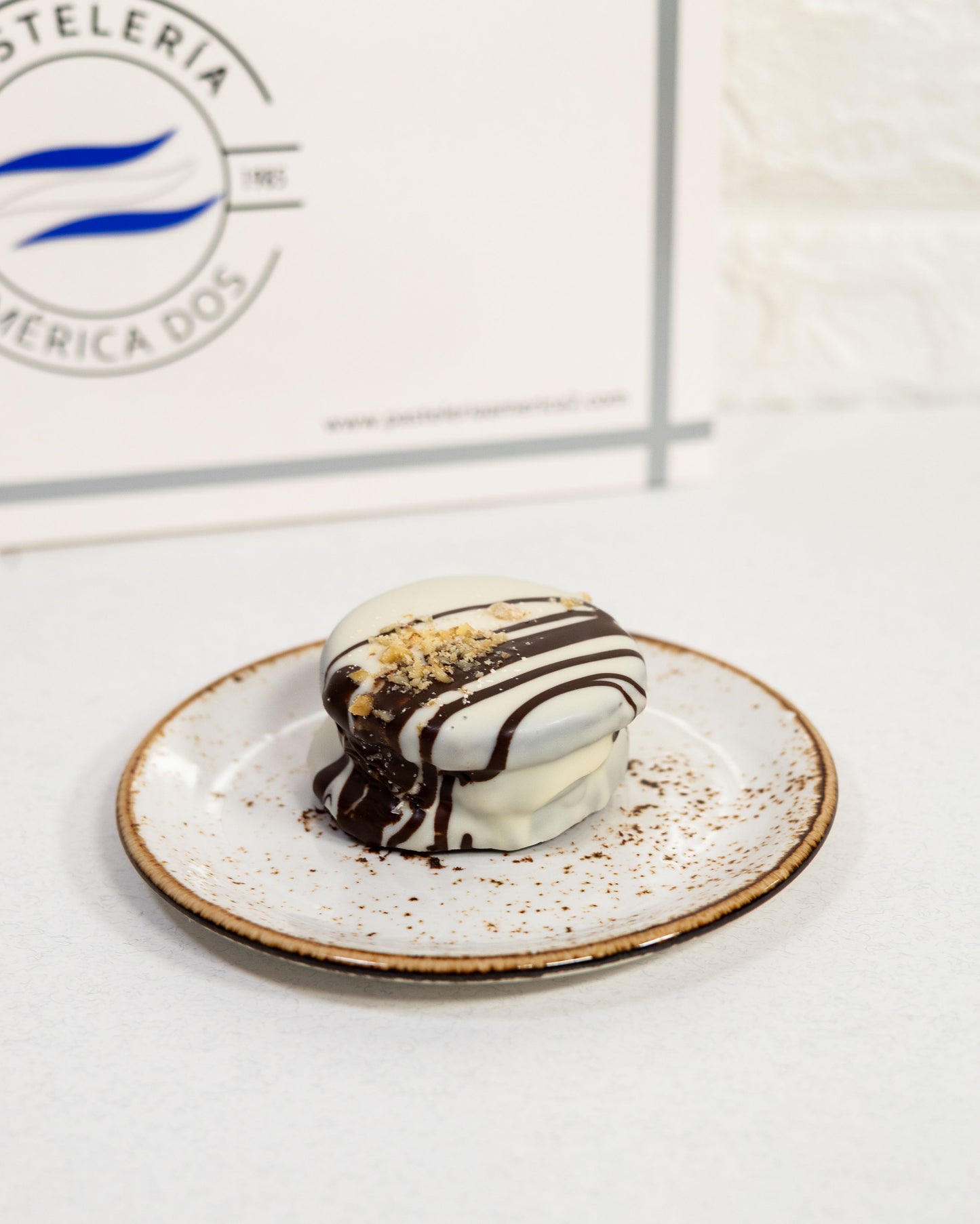 Alfajor marplatense de dulce de leche y chocolate blanco con nueces (individual)